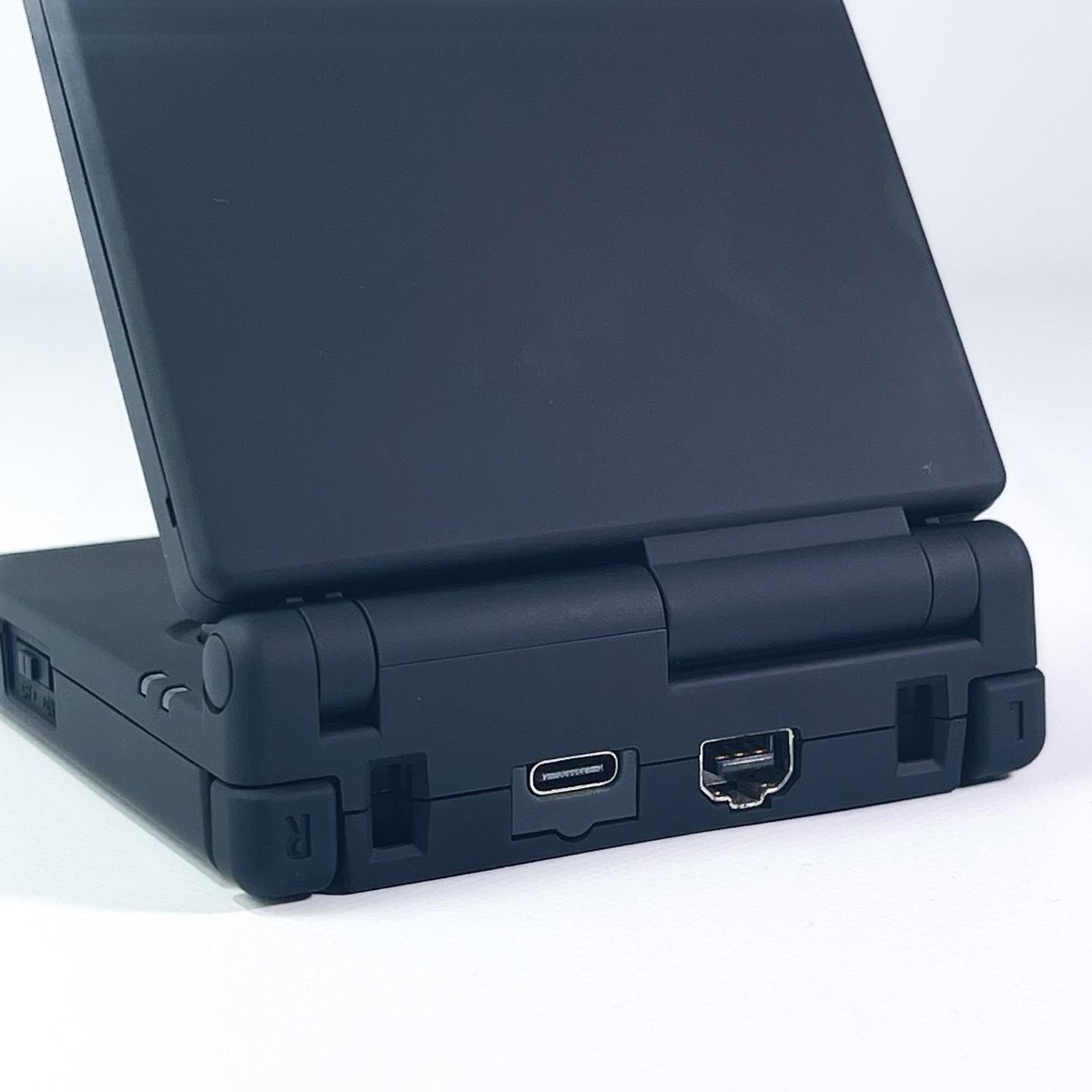 himitsunova's tweet photo. 全部TypeCになっちゃえ！

【DS Lite　USG-USBC（充電コネクタTypeC化基板）】
https://t.co/SiwoMM0VJK

【GBASP/NDS　AGS-USBC（充電コネクタTypeC化基板）※TypeC ⇒ 3.5mm変換ケーブル付き】
https://t.co/pRvNAYUTeI https://t.co/7e7q8ZJgsw