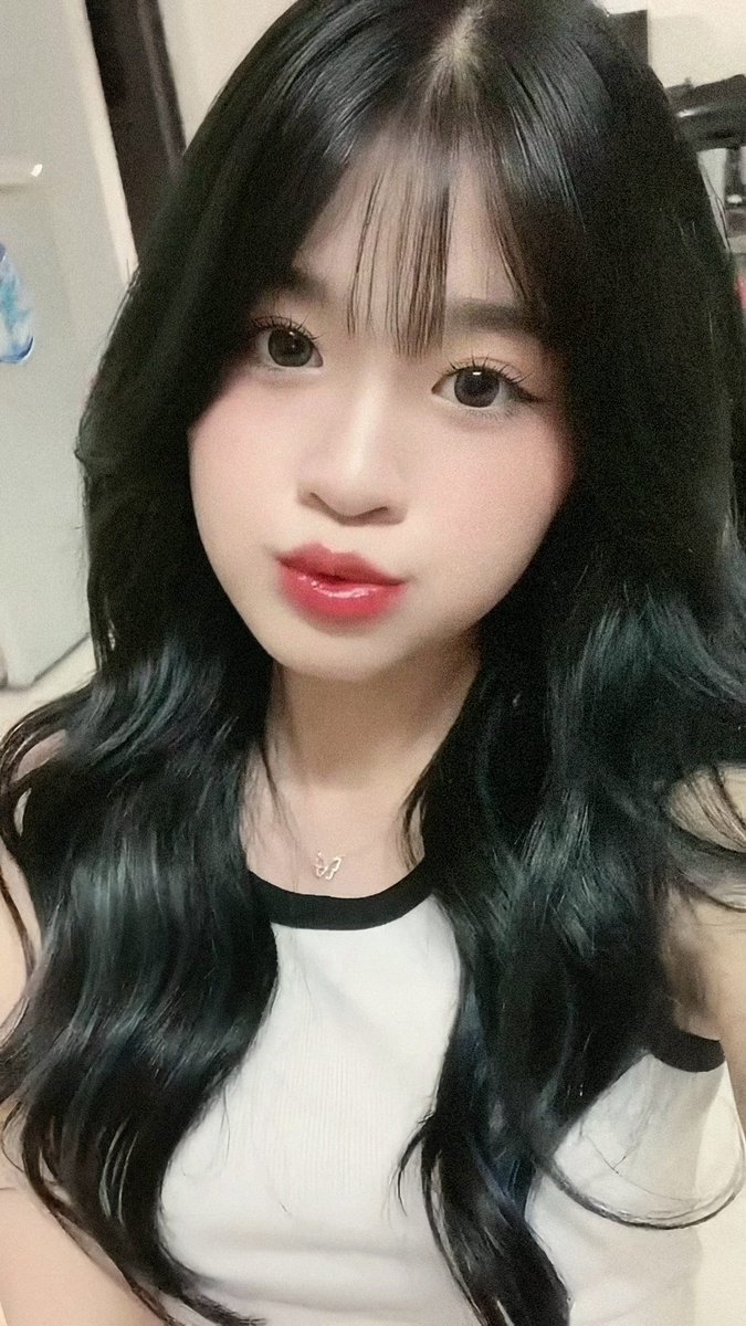 Lily tweet media