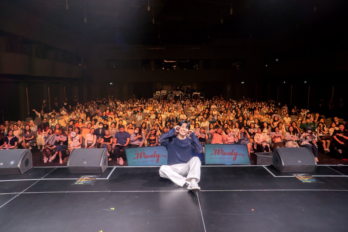 📸 รวมภาพบรรยากาศงาน WI HA JUN 2024 FAN MEETING TOUR <𝓐 𝓦𝓲𝓿𝓮𝓵𝔂 𝓓𝓪𝔂> in BANGKOK  
🙏🏻 ขอบคุณ Wively ชาวไทย และ แฟนๆ ทุกคน ที่ให้การสนับสนุนและ ร่วมเป็นส่วนหนึ่งในการสร้างความทรงจำที่อบอุ่นในงานแฟนมีตติ้งเดี่ยวครั้งแรกในประเทศไทยกับ วีฮาจุน มากๆ นะคะ 💕

The photos from