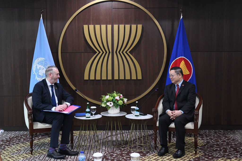 ASEAN's tweet photo. Earlier today at the ASEAN Headquarters/ASEAN Secretariat, Secretary-General of ASEAN, Dr. Kao Kim Hourn, received a courtesy call by UNFPA Asia and the Pacific Regional Director, Mr. Pio Smith. They exchanged views on synergising and advancing ASEAN's initiatives on gender equality, elimination of violence against women and girls, youth development, as well as reproductive, maternal and neonatal health. Both sides also looked forward to increasing cooperation between ASEAN and the UNFPA.