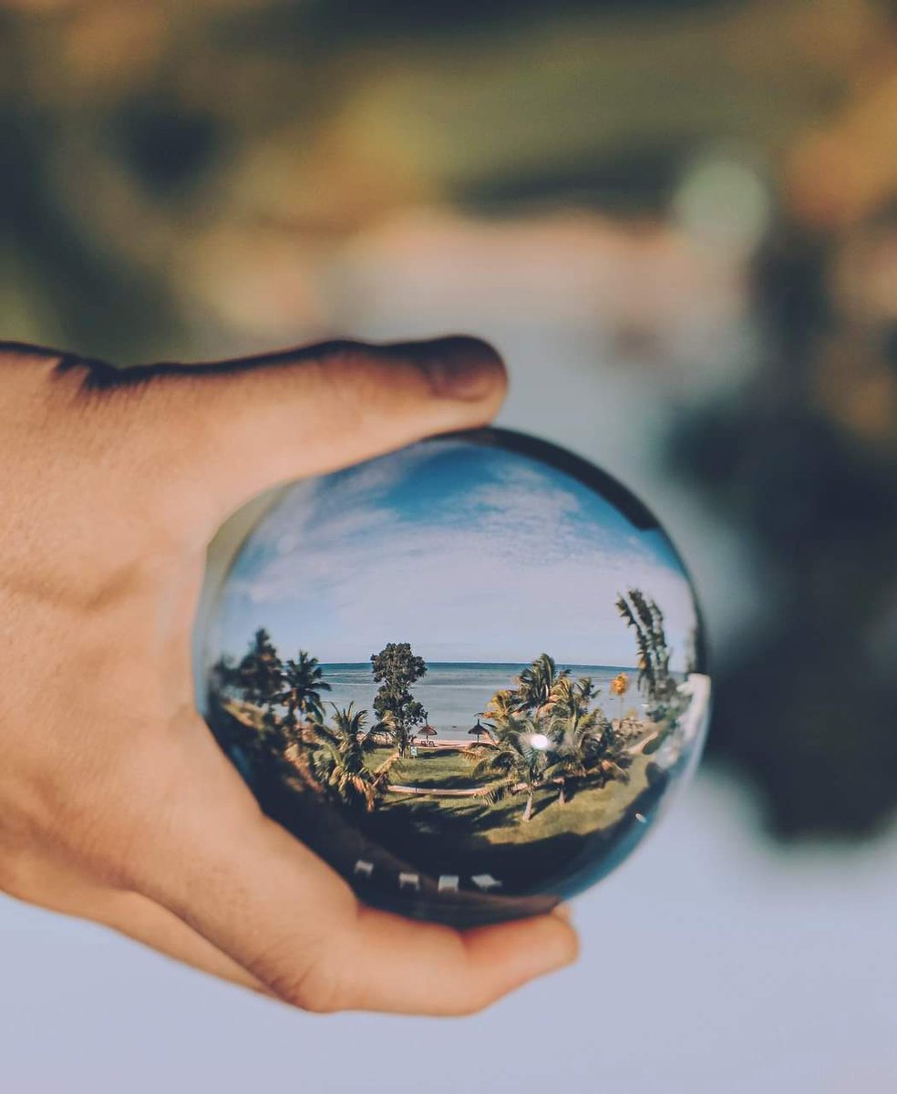 beachtag's tweet photo. Dreaming is how we prepare for the future. 
Learn from the past, dream about the future, 
but live in the present.

We see a Mauritian Escape,
and #beachcomberexperience🌺🌴 
perfectly positioned for you!

🔮Dream It.
🧳Plan It.
🧡Live It.
quote@beachtag.co.za
+27117595100 https://t.co/CPNPdGnzLa