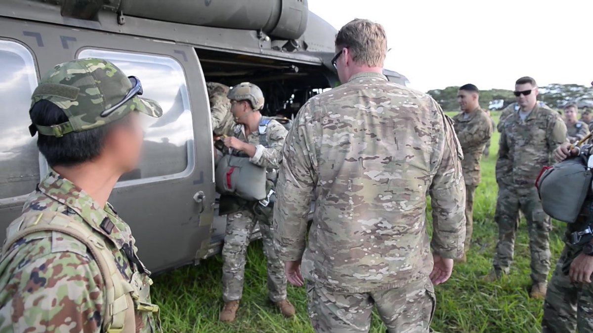 海自が陸自迷彩にマルトロことマルチカムトロピックのキャップ使ってる