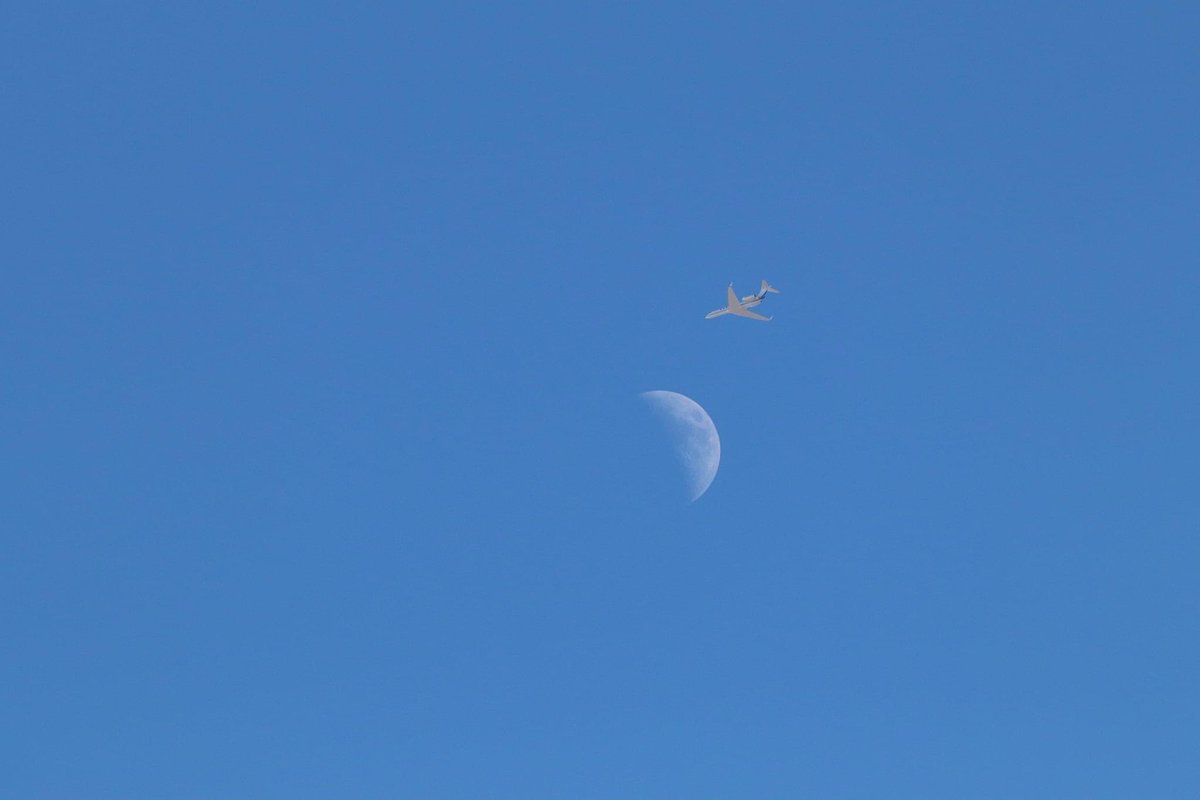 elguerolanchero's tweet image. #moon 🌙 #plane ✈️ #outspace More these from the archives…