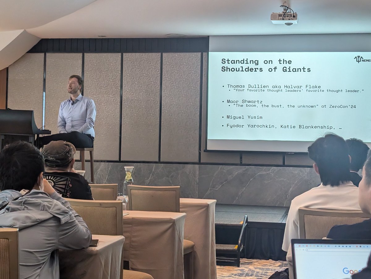 LimThomas168's tweet photo. Georg Wicherski presenting at SgHACK conference #sghack https://t.co/oT9VNGlKfX