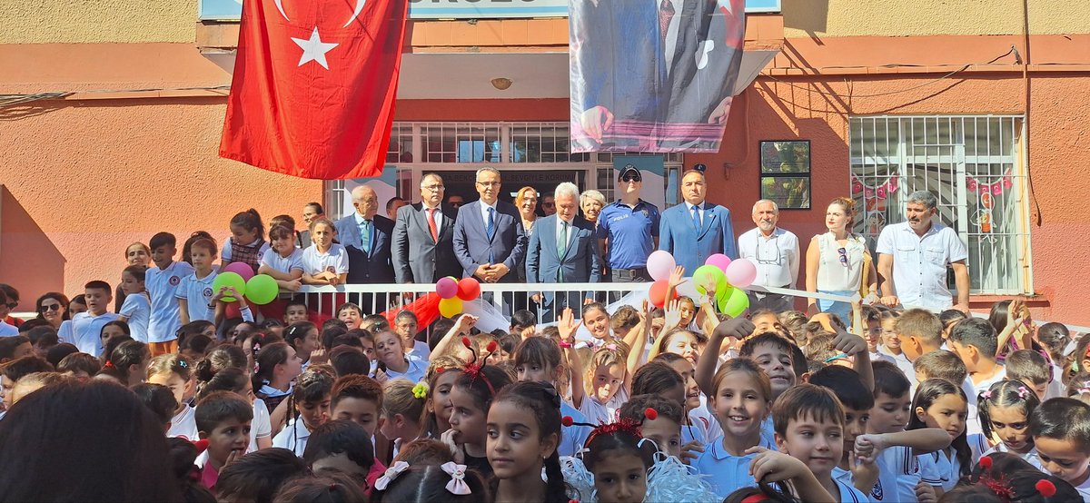 BalcovaMEM's tweet photo. 2024-2025 Eğitim Öğretim Yılı İlköğretim Haftası,Kaymakamımız Sn.  Mahmut HALAL, İlçe Milli Eğitim Müdürümüz  İbrahim DOĞRU'nun katılımlarıyla  80.Yıl Orhangazi İlkokulu'nda büyük bir coşkuyla kutlandı.

@tcmeb @izmir_ilmem
@yahsiomer @ibrahimdogru14 https://t.co/5w3wyEiJ3X