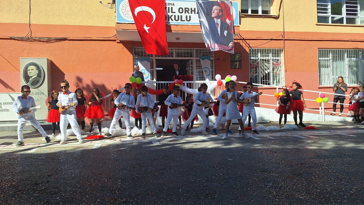 BalcovaMEM's tweet photo. 2024-2025 Eğitim Öğretim Yılı İlköğretim Haftası,Kaymakamımız Sn.  Mahmut HALAL, İlçe Milli Eğitim Müdürümüz  İbrahim DOĞRU'nun katılımlarıyla  80.Yıl Orhangazi İlkokulu'nda büyük bir coşkuyla kutlandı.

@tcmeb @izmir_ilmem
@yahsiomer @ibrahimdogru14 https://t.co/5w3wyEiJ3X