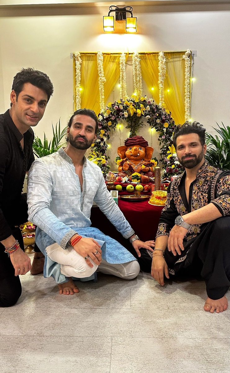 #ganeshchaturthi vibes <a href="/karan009wahi/">Karan Wahi</a> <a href="/wahi/">boutiba</a>.veena <a href="/arunwahi/">arun wahi</a> <a href="/ashanegi/">asha negi</a> <a href="/surbhijyoti/">surbhi sinha</a> <a href="/rahullsharma/">rahul sharma</a> @aaryamannsseth @gurrneetchadha @suyyashrai @kishwersmerchantt  #Karanwahi #ashanegi #RithvikDhanjani