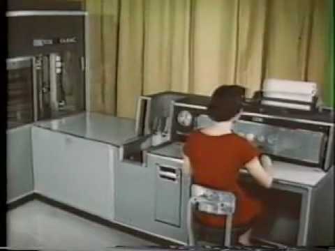 mariobianchi18's tweet photo. Il #13settembre 1956 esce l'#IBM305RAMAC, 1° computer commerciale dotato di memoria a disco magnetico a testine mobili. Occupa una stanza di 135 mq ed è uno degli ultimi a valvole della IBM. Costa 165.000 $. La capacità dell'unità disco è di 5 MB grazie a 50 dischi da 24 pollici. https://t.co/lsc6HHuOBC