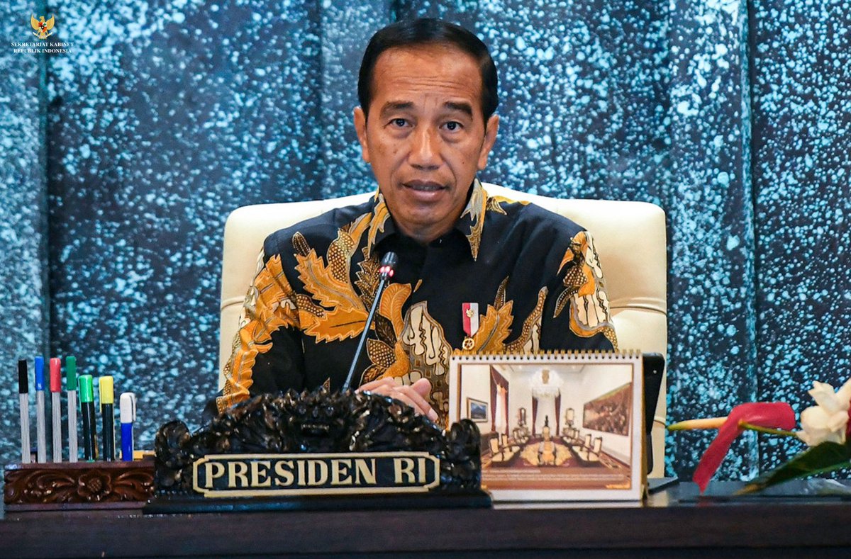 setkabgoid's tweet photo. Presiden @jokowi memimpin Sidang Kabinet Paripurna di Istana Garuda IKN, Kaltim, Jumat (13/09/2024). Sidang kabinet ke-2 yg diselenggarakan di IKN ini juga merupakan sidang kabinet paripurna terakhir dari Kabinet Indonesia Maju.
#PotretKabinet
Foto Humas Setkab (HIM) https://t.co/gwT2tcDHBY