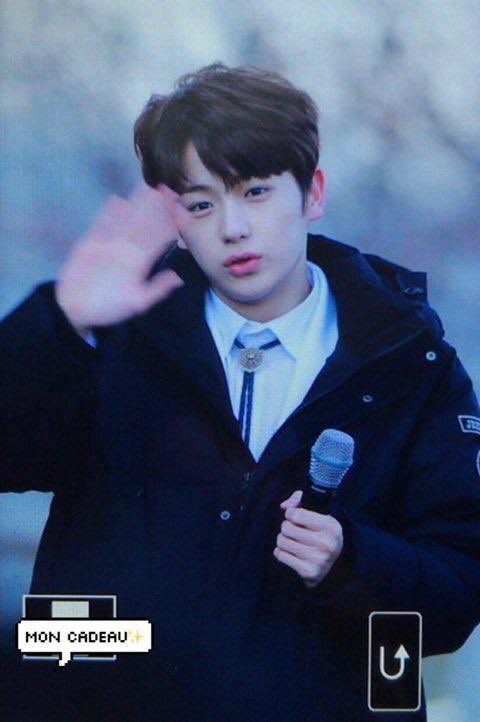 3344S20's tweet photo. 2017년 12월 6일 하얀 눈이 펑펑 내리던 날 그 날을 잊을 수가 없단다 그날 우�� 재현이 세상 최고로 멋있었어 엄마는 무대하는 널 보며 마음이 놓였어 환하게 웃으며 즐거워하는 모습에… https://t.co/W9Ax54d8NV