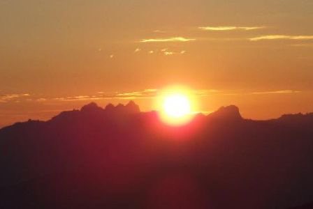 acquilunio's tweet photo. La speranza è come il sole, sorge ogni mattina. https://t.co/2CtiMuzmEi
