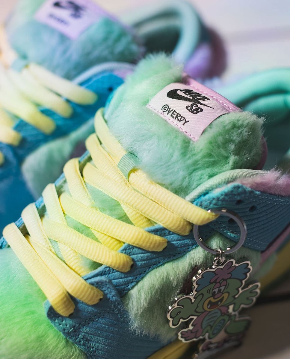 snkr_twitr's tweet photo. Verdy x Nike SB Collection EQL raffle live at 7am PT/10am ET

-> https://t.co/TKdBU2H16D https://t.co/c4zFQ3okbT