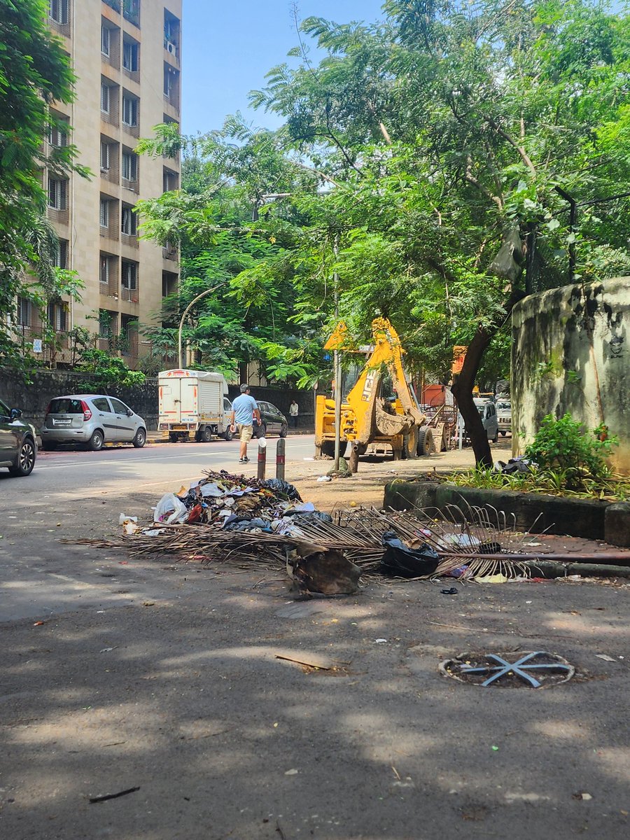prachikshah's tweet photo. As a citizen we need to take stand against  this. Stop littering. we will need your support to stop this . This is not a OPEN DUMPING GROUND.
@mybmc @narendramodi @UDCT @dbismatunga @mybmcWardFN https://t.co/H2osdUjQ6H