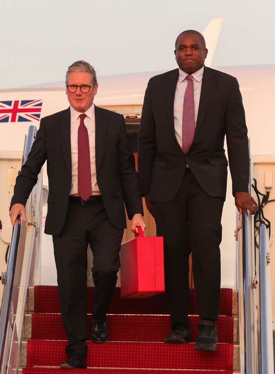 UnityNewsNet's tweet photo. Lammy and Starmer touch down in Washington.
Lammy says he wants missile go ahead to be launched on Russia that Putin said would mean the UK is at war.
He is still wearing black laced trainers and a suit... https://t.co/g10zHHlVKQ
