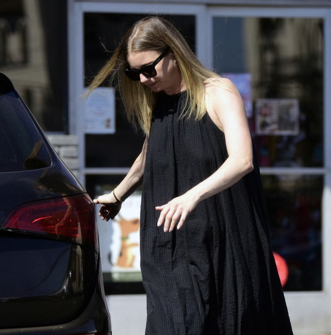 emxvancamp's tweet photo. rare emily sighting in la this tuesday https://t.co/u9oIStMdUN