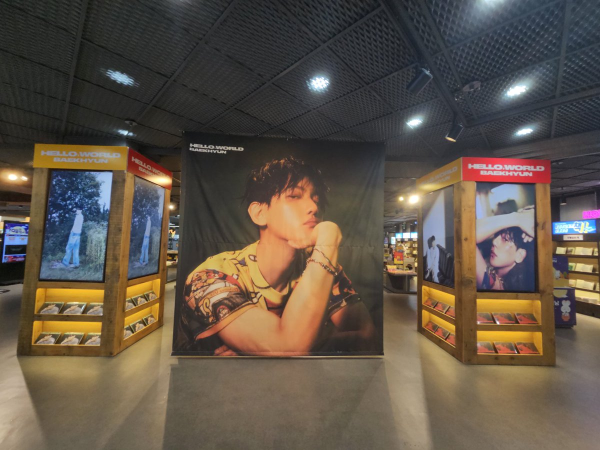 왔다!  #백현 #BAEKHYUN #HelloWorld #PineappleSlice #백현럭키드로우