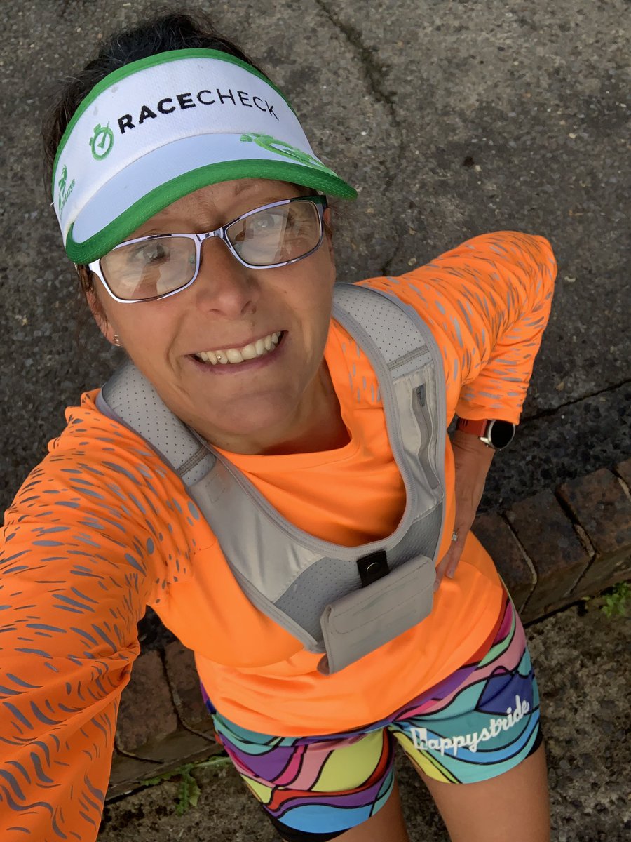 dulciedarling1's tweet photo. Wow that was a cold 4Β°c run this morning π₯Ά a lush gentle 5.34 run today at 5/6am run club with one of my running buddies Diane #happystride #visorclub #ukrunchat https://t.co/UAzqXynsuH