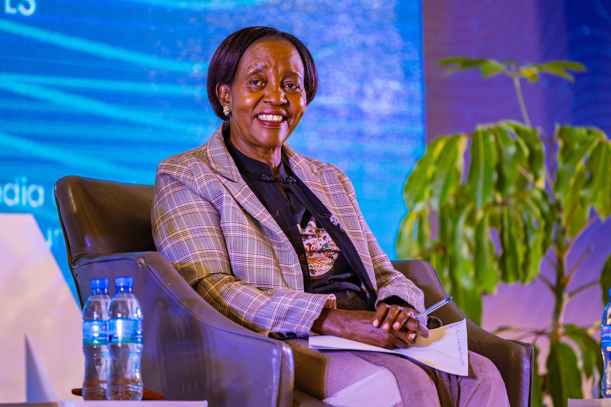 CSOWeek's tweet photo. "Pamoja na mafanikio ya katiba mpya,bado wananchi wa Ghana toka 2010 wamekuwa wakidai mabadiliko mengine tena, wakisukumwa na mabadiliko makubwa ya kiuchumi na hitaji la kuwa na utawala shirikishi usiojirudia wa familia fulani fulani"

Ananilea Nkya, JUKATA

#WikiYaAzaki2024
#CSOWeek2024
#SautiMaonoThamani
