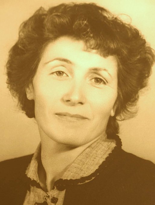 3 sept. 1939. Une institutrice de 21 ans pleure. Car la guerre est déclarée. Et qu'en tant que femme elle n'a pas le droit d'aller se battre comme son père en 1914. Mais il y a la Résistance...Klaus Barbie l'arrêtera,elle sera déportée. Et elle mourra. À 103 ans. Pierrette Rossi.