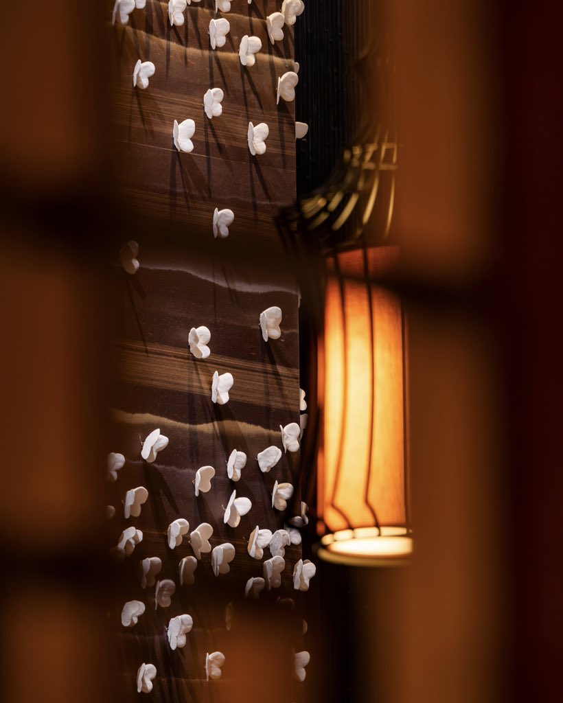 Indulge in a butterfly dream in The Spa.

The art installations by Chinese artists Kang Qin, Shi Hai and Zhou Wu combine with natural oak, raw stone and mother of pearl, creating an elegant ambience of wellness and rejuvenation.

#MOspa
#MandarinOrientalPudong
#ImAFan