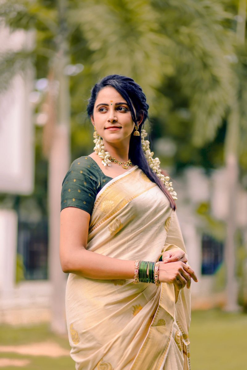 SreenivasPRO's tweet photo. Traditional #subikshakrishnan creates  a magic in #onam saree 💚
@SubikshaOffl
#subikshakrishnan https://t.co/04IlxnSGbO