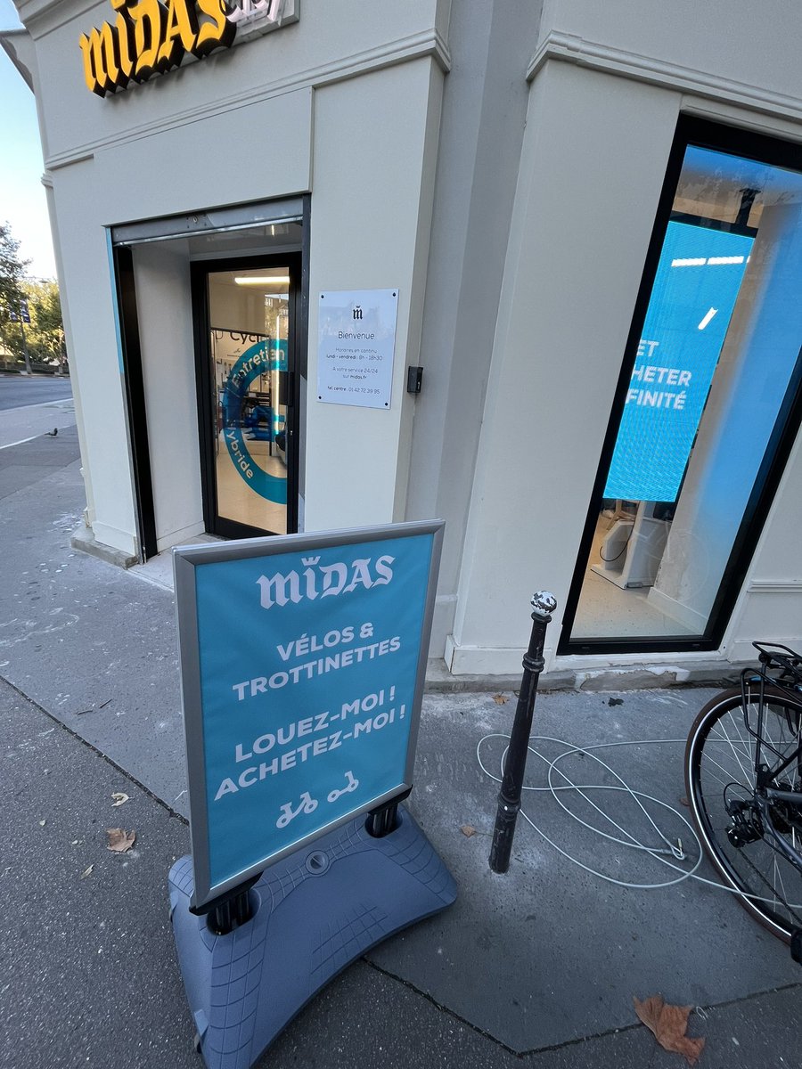 Bravo à #MIDAS pour avoir su se renouveler ! Juste avant c’est un garage Midas  
Poke <a href="/EmmanuelSPV/">Emmanuel</a>