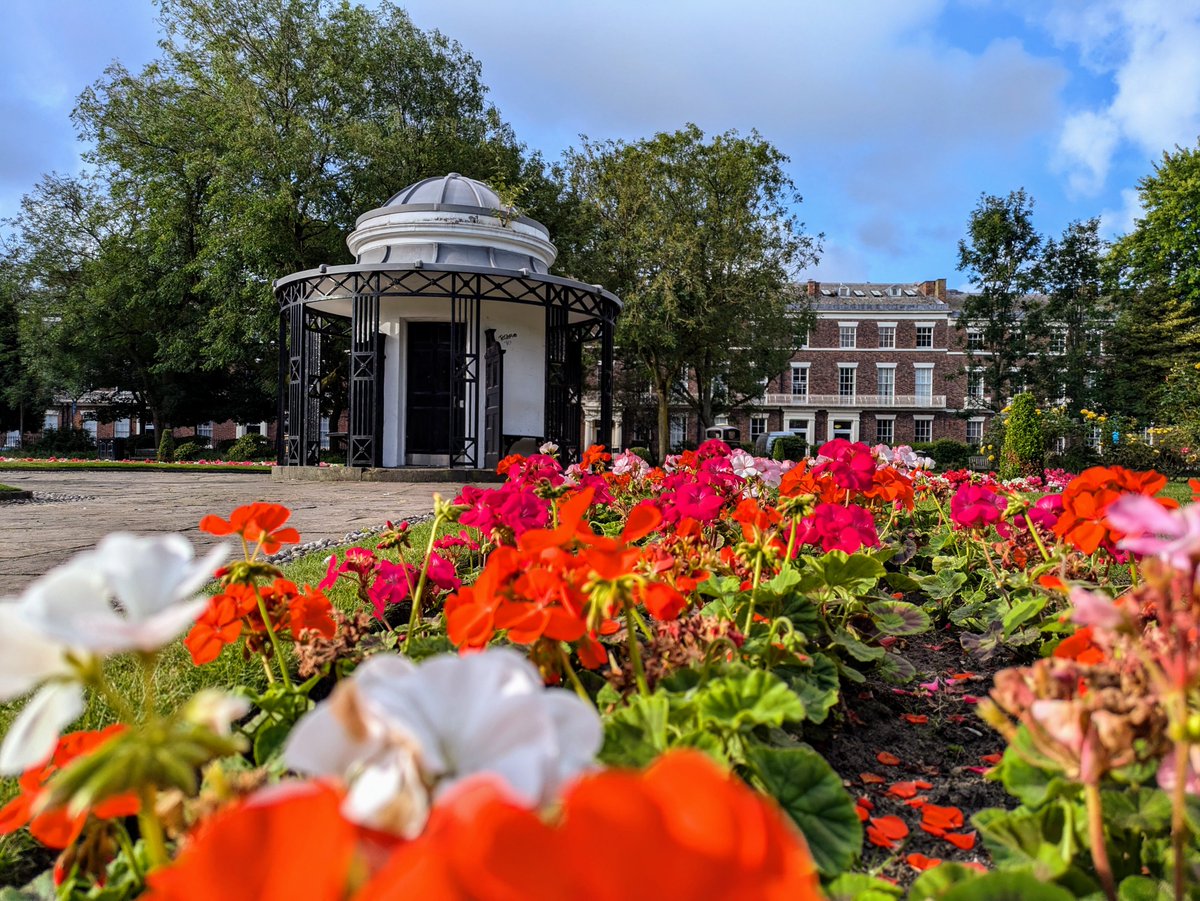 👋Welcome to Welcome Week #TeamLivUni! As you explore your new academic home from home, look out for our Faculty pitstop in Abercromby Square with drinks, snacks and lawn games every day this week liverpool.ac.uk/welcome/?utm_s…