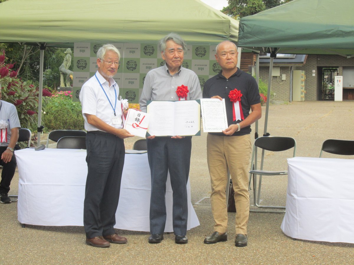 kyoto_botagrdns's tweet photo. 開園100周年を記念し、植物と昆虫の関係を体験できる新エリア「食草園」が9月13日にオープンしました。㈱生命誌研究館とのパートナーシップ協定を締結し、今後は観察会やワークショップにより、四季を通じた蝶の成長や植物との共生を学習し、SDGsに貢献する学びの場としても活用していきます。 https://t.co/EBWoXHSAGP
