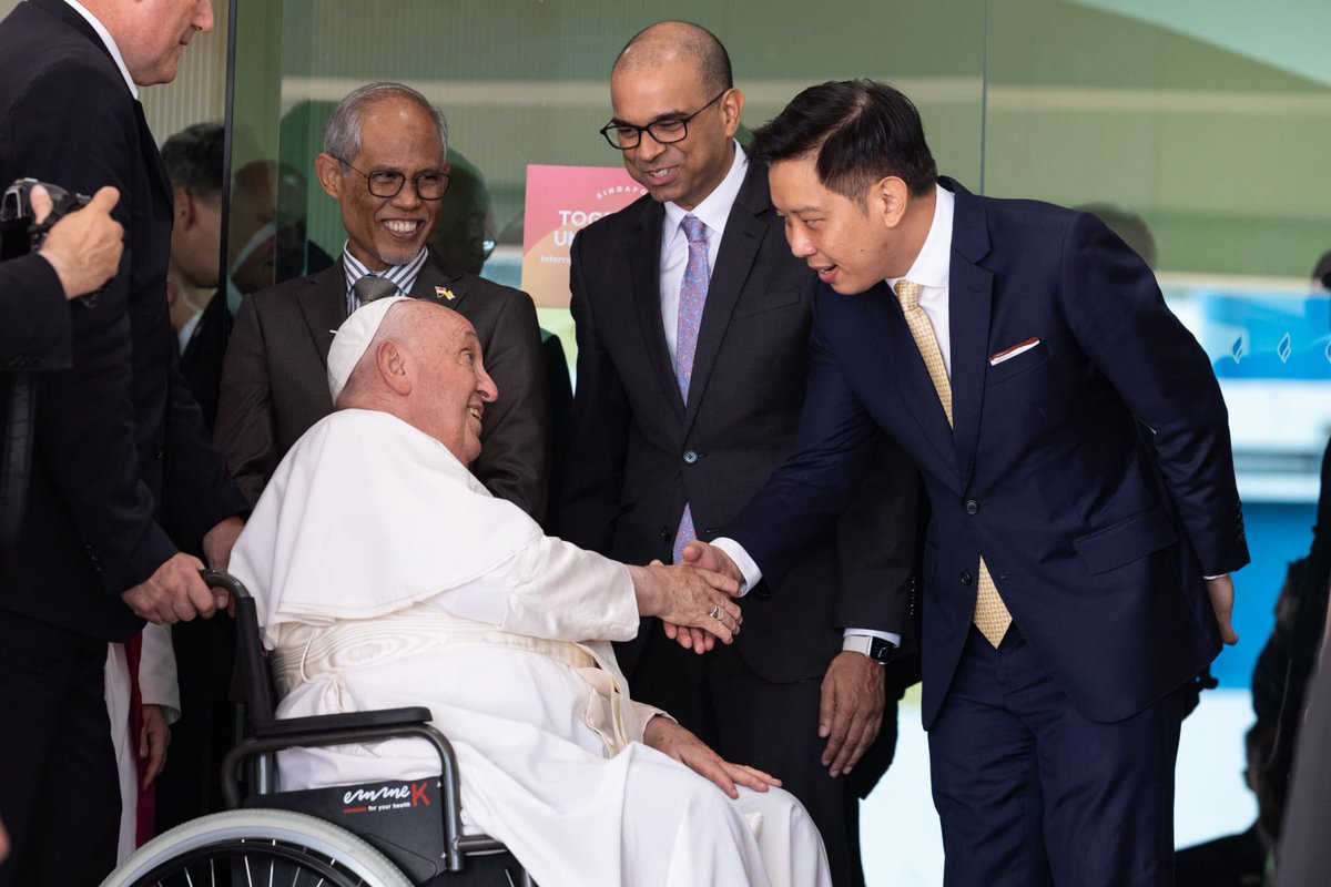 An honour to meet <a href="/Pontifex/">Pope Leo XIV</a> at our intern religious dialogue this morning.