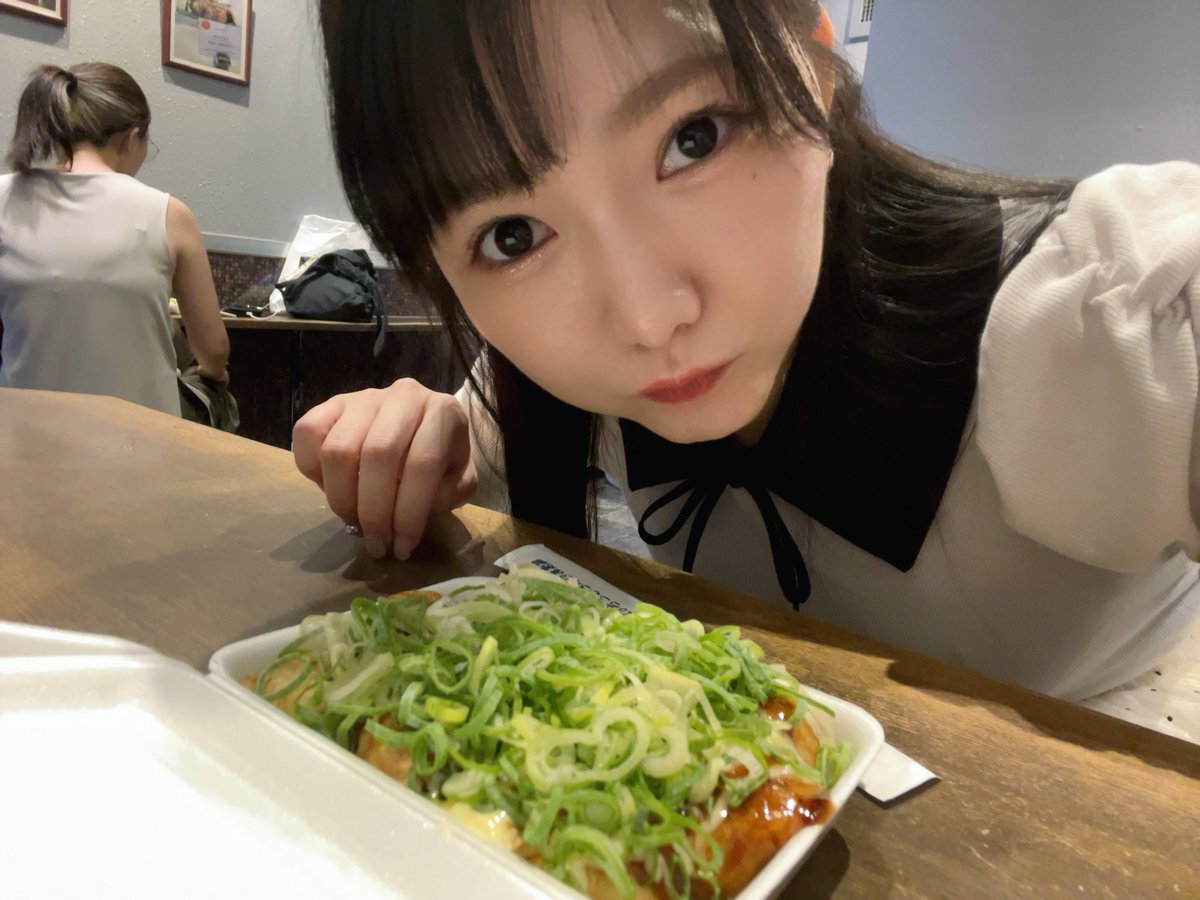 TIRA0518's tweet photo. 仕事で大阪に来てるよ🐙💗💗味付けが甘くて、台湾人のみんな絶対好き🥹🫶🏻🫶🏻食べ物全部おいしすぎた！！！！！ https://t.co/F0Aojg0svm