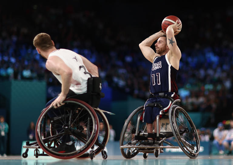 At the Paris Paralympic Track and Field Competition on the 6th, American Hunter Woodhall won the gold medal in the T62 400 meter final in 46.36 seconds. He defeated the previous Tokyo Paralympic Games champion and world champion Felix, who is also the world record holder