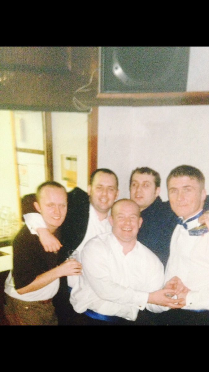 IanSlinky72's tweet photo. Happy Birthday me old pal @butterill99 🍺🍺🍺 https://t.co/hF4wAZFrGD