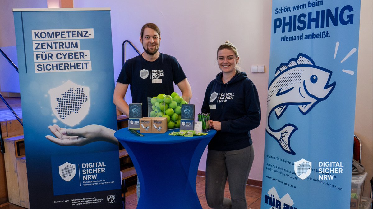 Gestern waren wir auf der Fördermittelmesse für kleine und mittlere Unternehmen in Elsdorf vertreten und hatten die Gelegenheit, Unternehmer:innen über unser kostenloses Angebot für mehr digitale Sicherheit im Betrieb zu informieren. #digitalsicher #fördermittelmesse