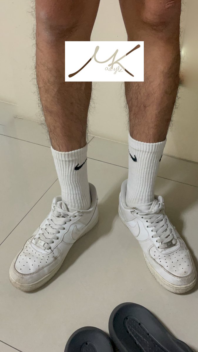 毛
腿
白襪
鞋子
pick one???