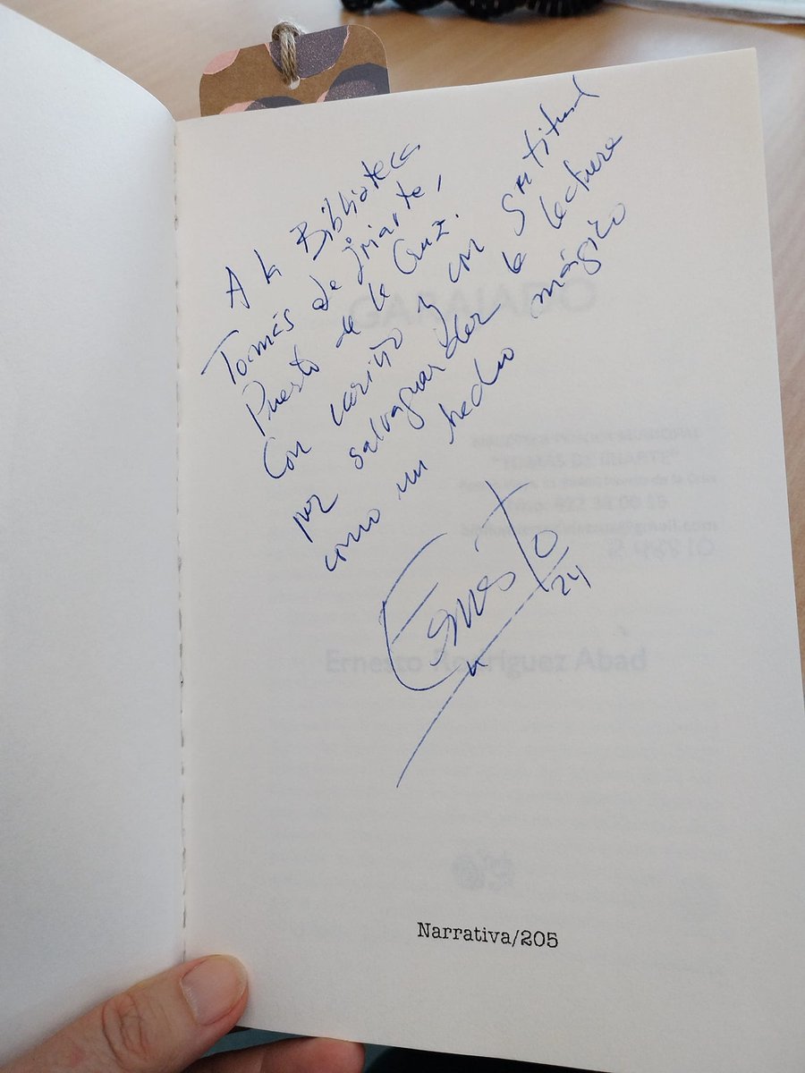 biblioptocruz's tweet photo. Ernesto Rodriguez Abad presentó su novela "Garajado"en el Instituto De Estudios Hispánicos el pasado martes. Dedicatoria bonita la que escribió en el ejemplar que disponemos para el préstamo. Gracias Ernesto por ser como eres📷 https://t.co/QAS1EMSQK5