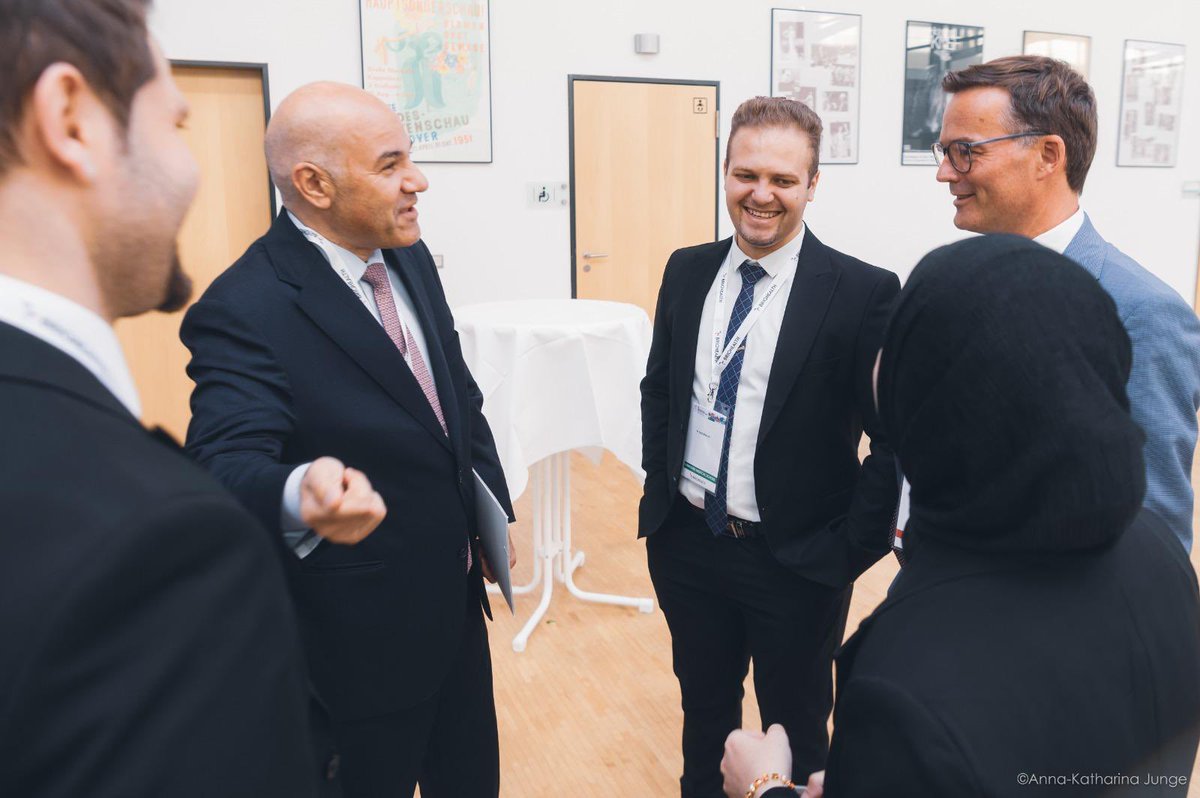 السفير <a href="/FailyLukman/">Lukman Faily لقمان الفيلي</a> يشارك في المؤتمر الدولي للقمة الاوربية للدعم الميكانيكي (EUMS) في مدينة هانوفر الالمانية، اذ تم استعراض اطر التعاون بين العراق والمانيا في القطاع الصحي وكيفية تطوير التعاون بعد نجاح أول جهاز مستعدة البطين (LVAD) في العراق في نهاية 2023.