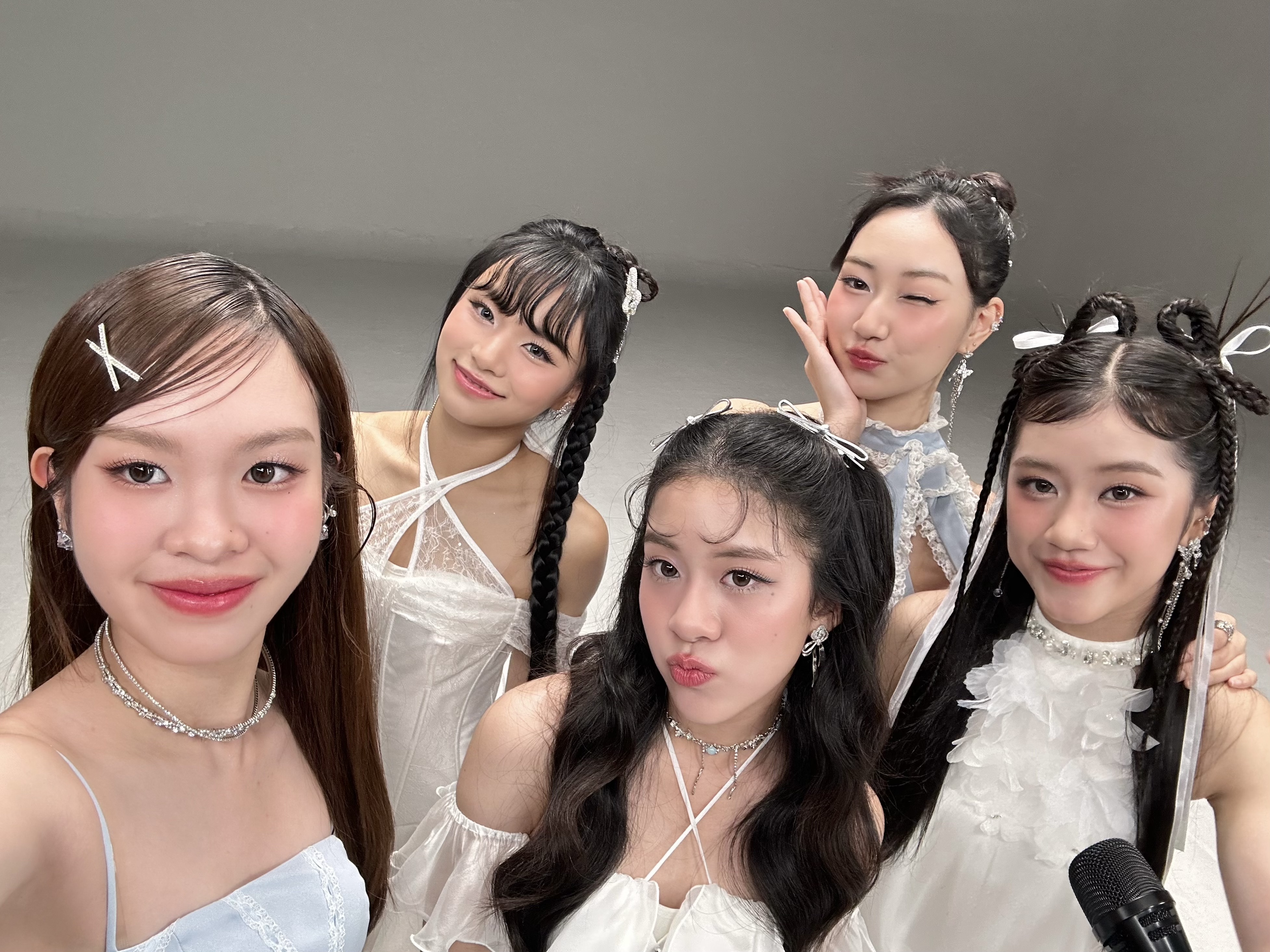 GXVxWgKbgAEDIhx?format=jpg&name=4096x4096