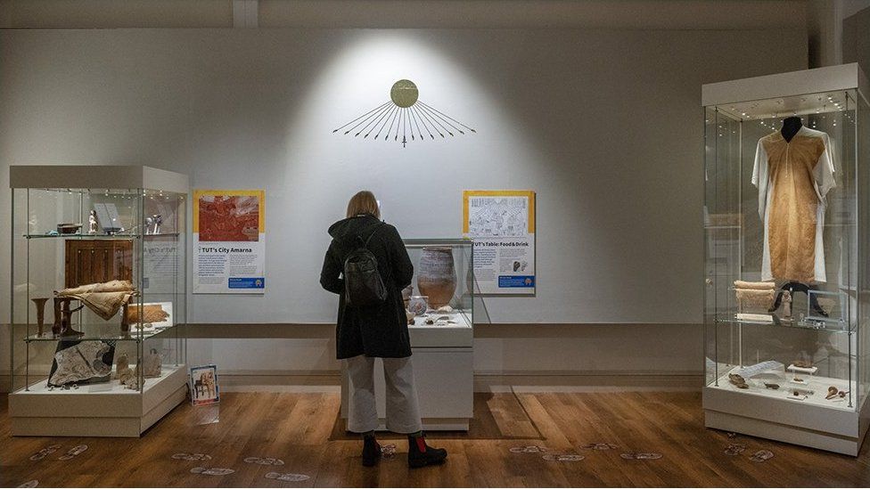 ✨ Join our team! ✨

Could you be our new Exhibitions Officer?

As part of the curatorial team, you will play a highly important role in shaping our programme, delivering exhibitions, working creatively &amp; collaboratively with colleagues across the service
bit.ly/ExhibitionsOff…