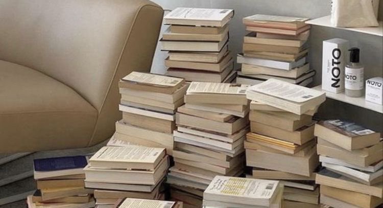 books and flowers 🎀