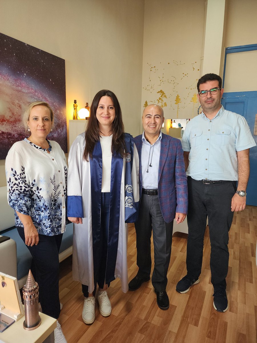 Bugün Bilim dünyasına, alanında başarılı genç bir bilim insanı kazandırmanın mutluluğunu yaşıyorum. İlk yüksek lisans ve ilk doktora öğrencim olan <a href="/Yoldas_Ezgi/">Ezgi Yoldaş ☆</a>, bugün itibariyle doktorasını başarı ile tamamladı.