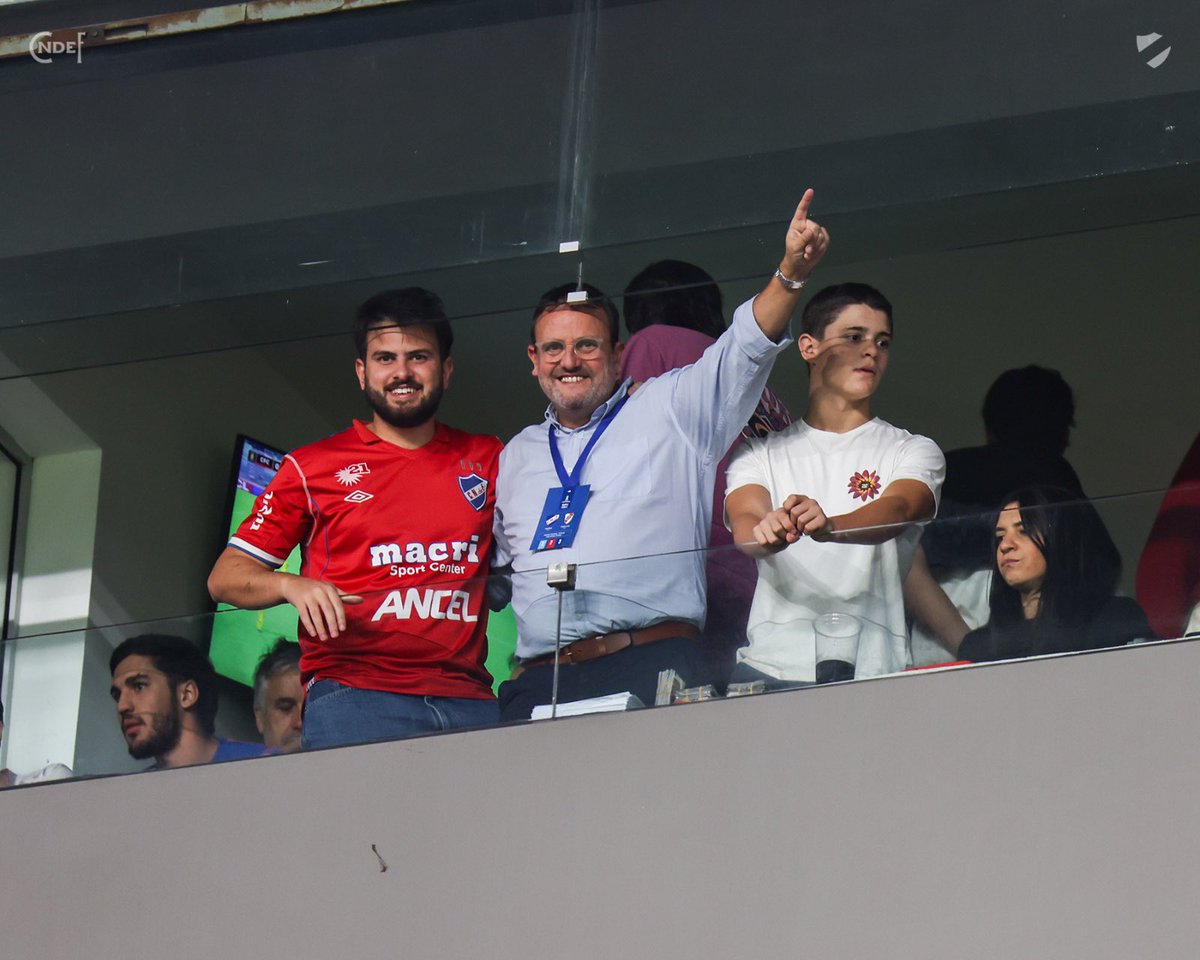 MartinCharquero's tweet image. “Capaz que nosotros sacamos una camiseta con una garrafa”. 

Gustavo Amoza en #Minuto1

💻 youtube.com/live/WU2qPzfNm…