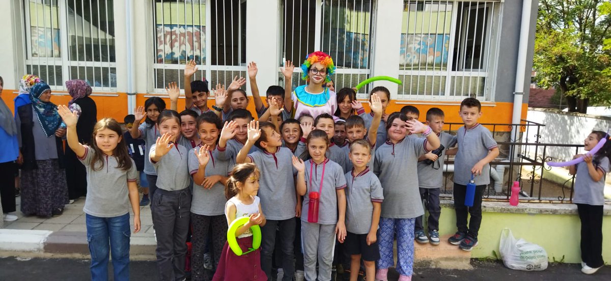 asarcikmem's tweet photo. İlçemizde İlköğretim Haftası etkinlikleri Atatürk İlkokulunda gerçekleştirildi.Duzenlenen cesitli etkinliklerle öğrenciler eğlenceli vakit geçirdi.Emegi geçenlere teşekkür ederiz. @tcmeb @samsunmem @MustafaZDL4 https://t.co/nPHRQivHZu