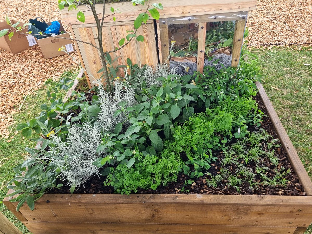 Cardiff_valeCP's tweet photo. Community Payback Cardiff and the Vale of Glamorgan workshop team designed and manufactored a bespoke miniture mud kirchen and micro garden from recycled wood for presentation at the Royal Welsh Show 2024 in partnership with Social Farms and Gardens.
#growingwelltogether https://t.co/6ShXmygtJW