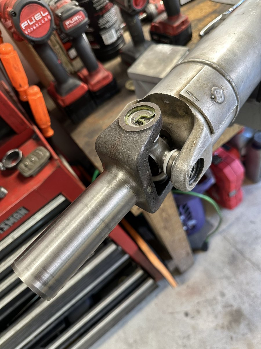 EricTheCarGuy's tweet image. The new u joints I got for the Fairmont came with 3 different sets of snap rings that were all different thickness.If you run into this, make sure you use the same rings on opposite sides of the joint to keep it centered. #ujoint #fairmontproject #spicer #snapring #ericthecarguy