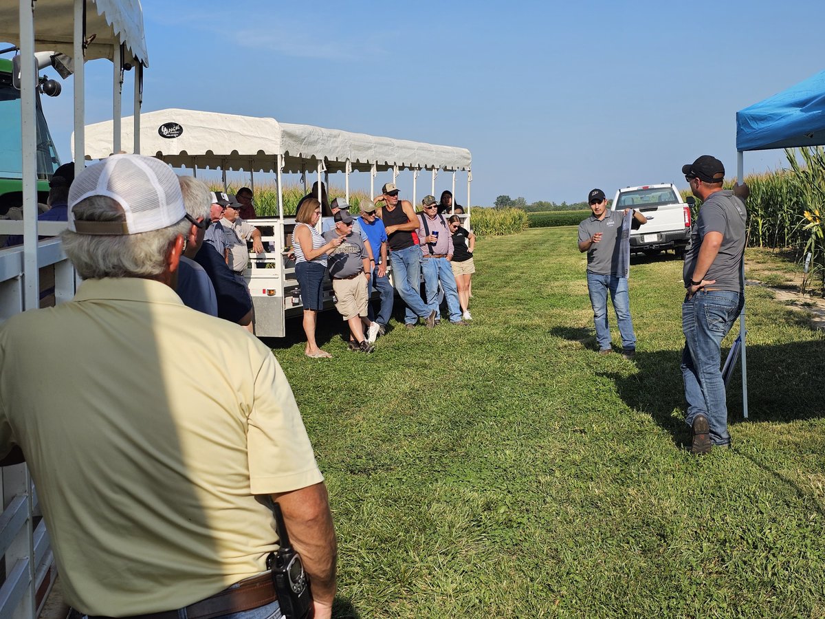 On August 27, I presented my research on Short-Stature Corn Hybrids at the SEPAC Field Day with my advisor, Dr. Dan Quinn <a href="/PurdueCorn/">Dan Quinn</a> . I'm thankful for his support and the opportunity to engage in extension. Thanks to everyone who organized this valuable event! <a href="/PurdueAgronomy/">Purdue Agronomy</a>