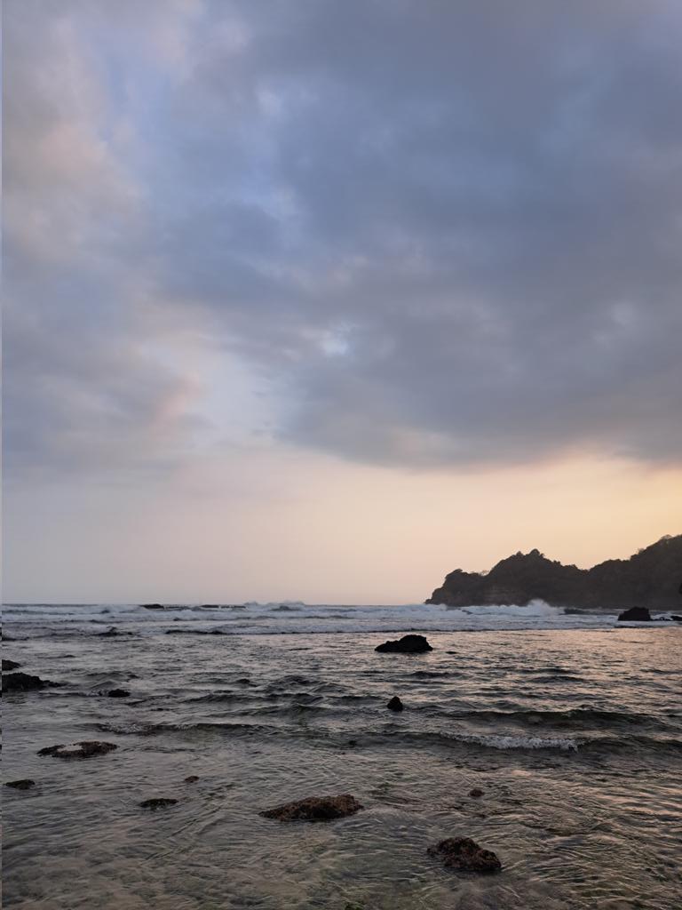 Kalo diliat-liat di kalender sih.. ada libur panjang dari tanggal 14-16, Kawan Jingga!🤭

Udah pada nentuin belom mau liburan dimana??🙂‍↔️🙂‍↕️ Kalo mimin sih mau liburan ke pantai ya, Kawan Jingga☀️✨️