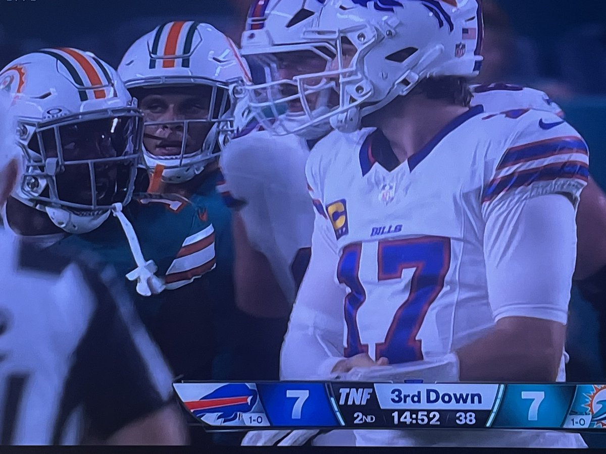 GregTompsett's tweet photo. Dolphins MLB David Long was trying to trash to Josh Allen to start the 2nd quarter

Josh exaggeratedly craned his neck around to look at his name plate to see who the hell he was 

😂🤣😂🤣😂🤣😂🤣 https://t.co/J4xxU0fPzD