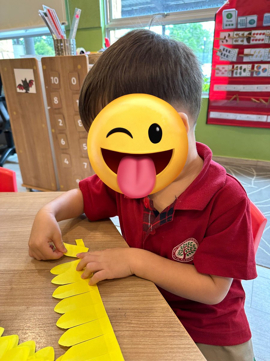 esthersspw's tweet image. Happy Mooncake Festival! 🌕✨ Celebrate with art and craft, embracing creativity and tradition under the full moon. Wishing you a joyful and harmonious day! 🎨 @HISPriMandarin #his_learning