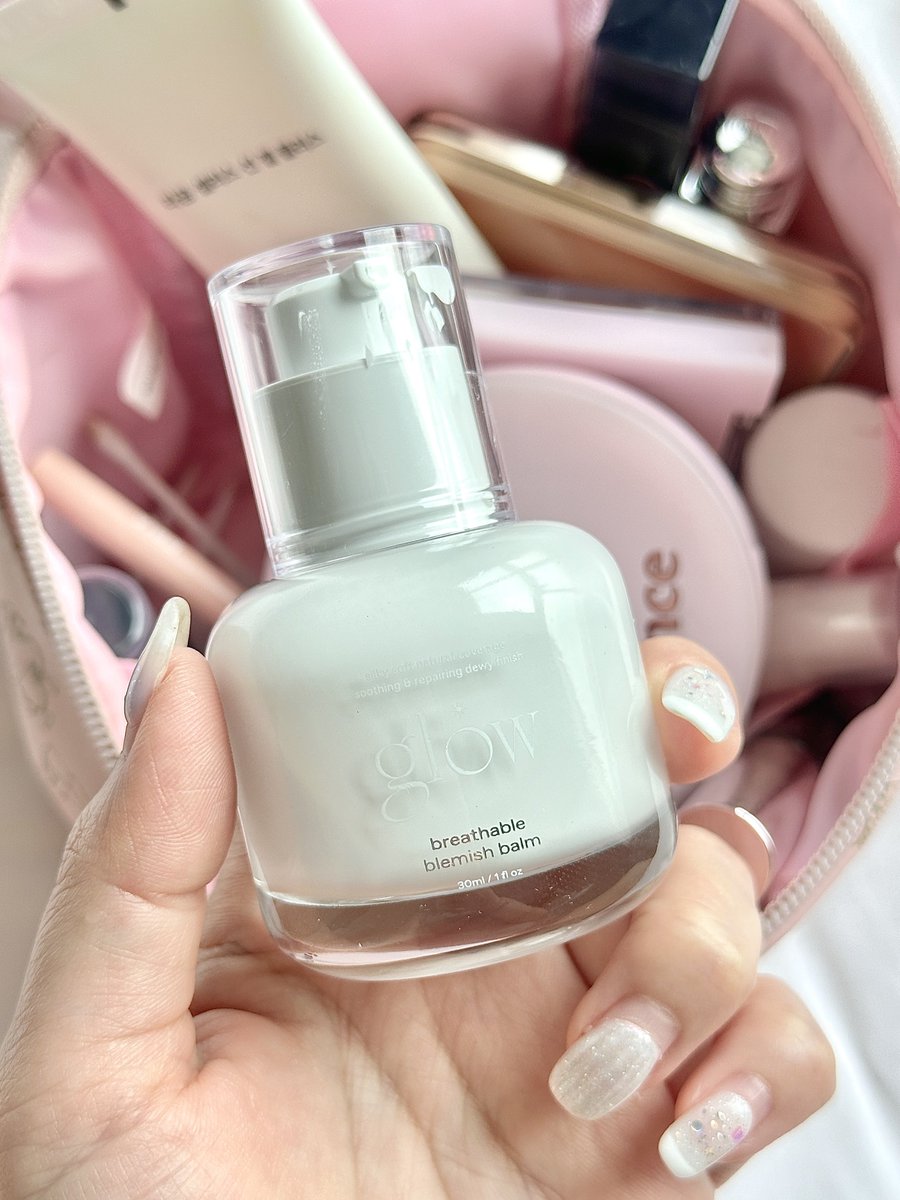 tinyreview2's tweet image. เห็นช่างแต่งหน้าเฉลยว่า VDL สีฟ้า เรามีตัวอื่นมาให้ เผื่อใครยังไม่กล้าลองสีฟ้า ปรับสีผิวเนียนมาก ผ่องมาก ไม่โป๊ะเลย ฟินนิชธรรมชาติทั้งคู่

ป.ล.
- อย่าลืมทาคอ ถ้าไม่ทา ใช้อะไรก็โป๊ะ
- ถ้าปรับสว่างมาก+ทำผมทรงเปิดหู เช็คสีผิวที่หูด้วย เดี๋ยวหน้าขาว แต่หูดำ ก็โป๊ะ

วิธีใช้ต่อ reply