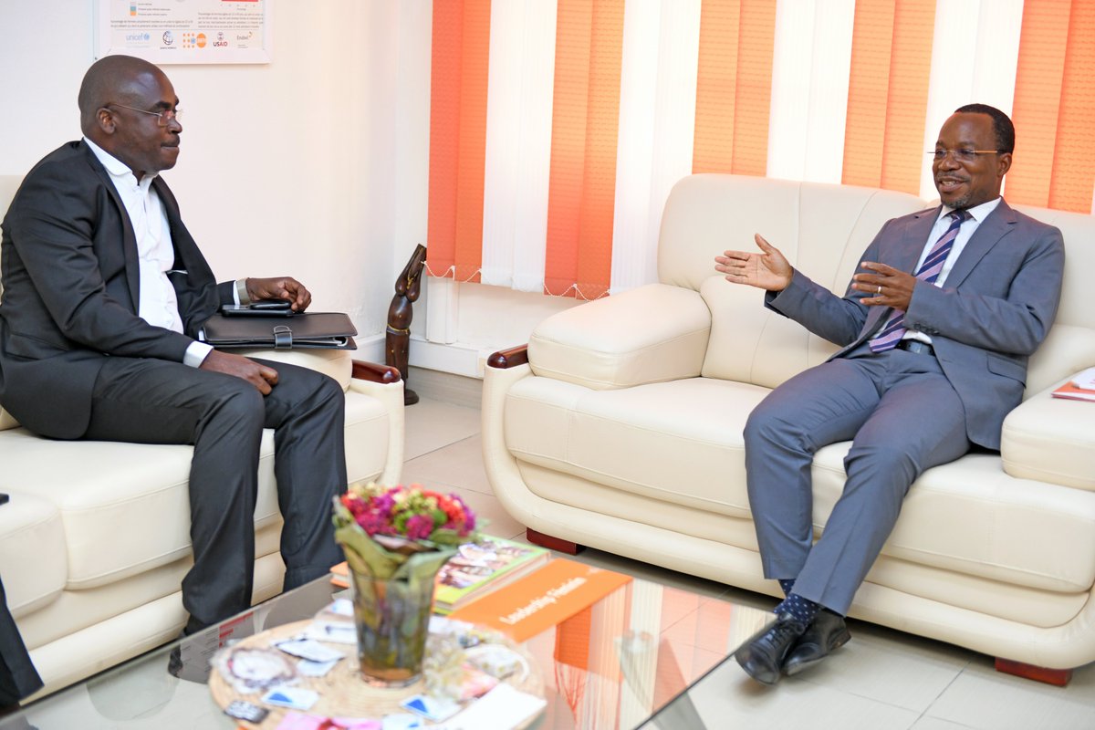 unfpa_benin's tweet image. En route vers le dénombrement du #RGPH5 au Bénin🇧🇯: le point des dispositions à prendre a été fait au cours d&apos;une séance stratégique entre le DG de @insbenin et @tiemrich Représentant Résident de @unfpa_benin
#JeComptePourLAvenir